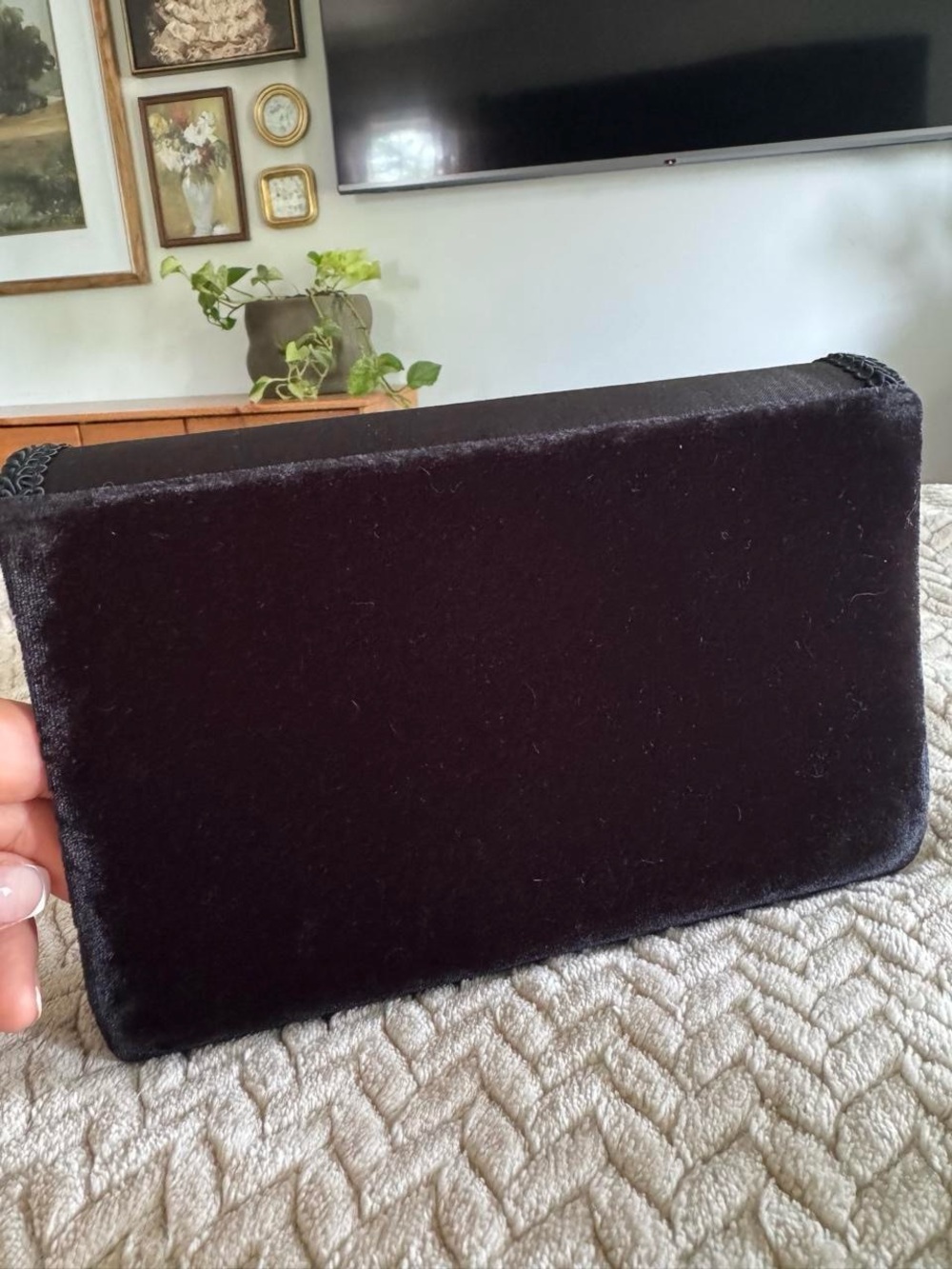 Black Velvet Tassel Crossbody Bag - Picture 3 of 7